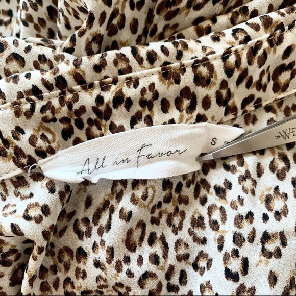 All in Favor Leopard Print V-neck Top - Picture 14 of 14